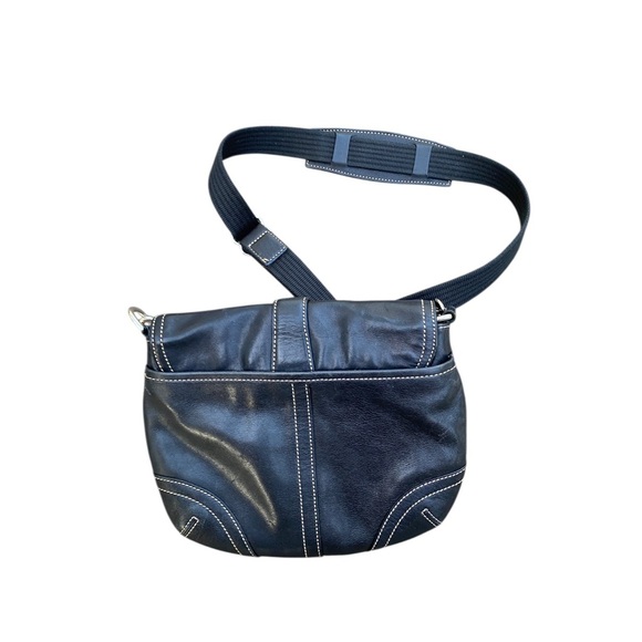 Coach Black Crossbody Bag with Adjustable Strap and Flap Closure y2k 7843 - Picture 2 of 5